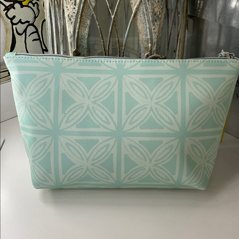 Disney Stitch Mint Cosmetic Green Bag - Picture 3 of 4